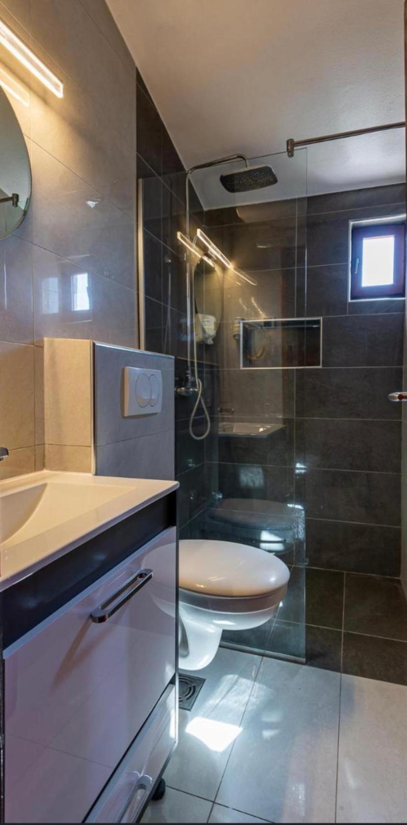 Hotel Garni Ideal Podgorica Exteriör bild