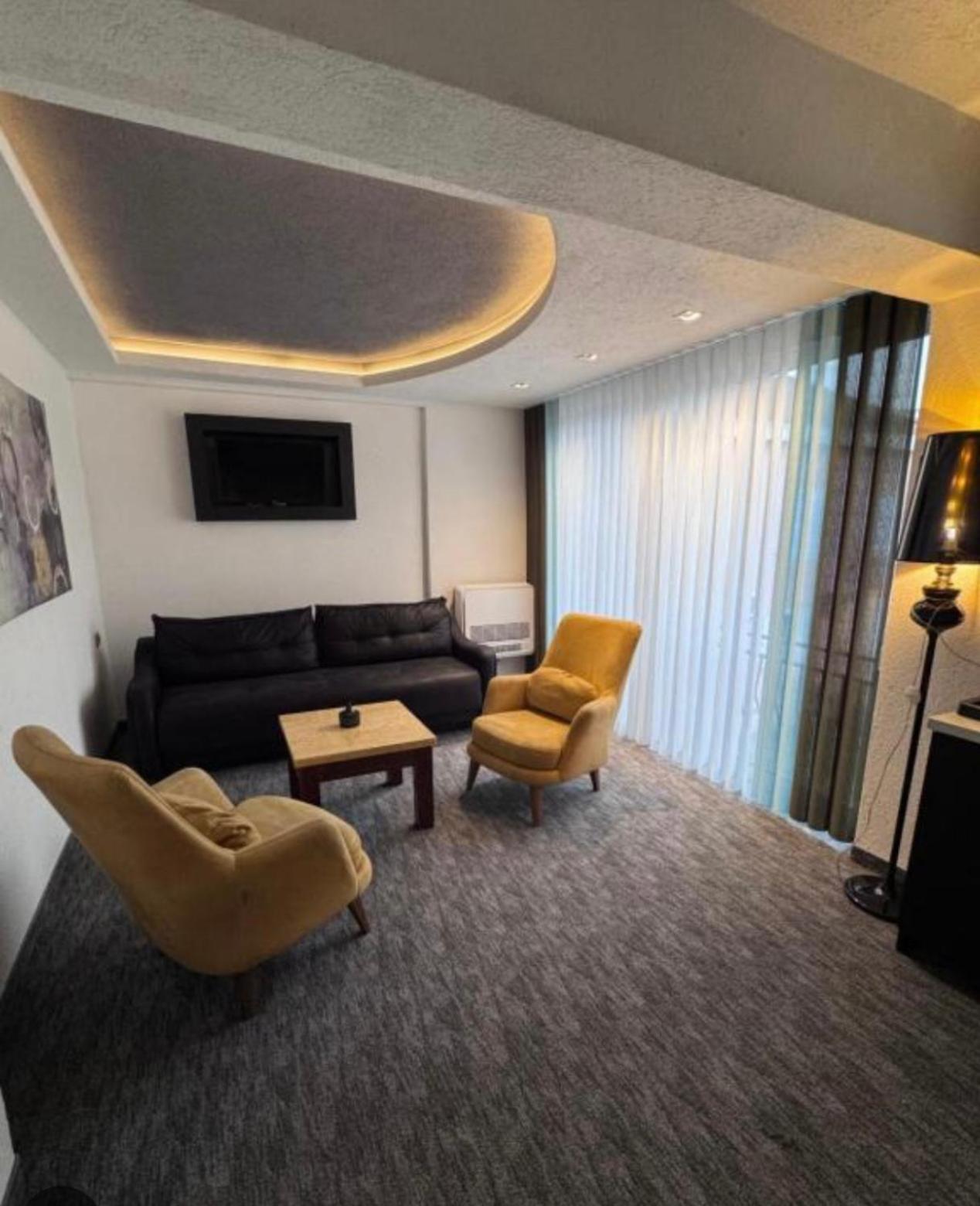 Hotel Garni Ideal Podgorica Exteriör bild